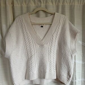 Universal Thread Cream V-Neck Sweater